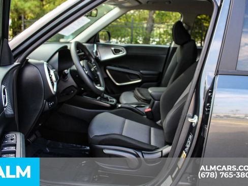 Used 2025 Kia Soul LX w/ LX Technology Package FWD image 16