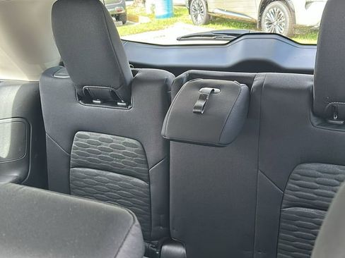 Used 2024 Nissan Pathfinder S image 28