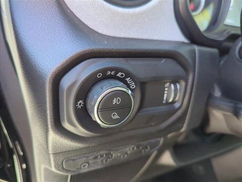 Used 2025 Jeep Gladiator Sport image 24