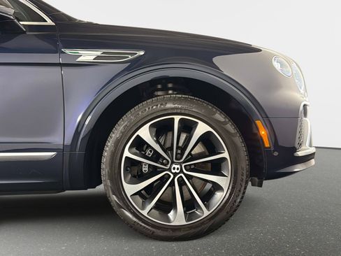 Used 2024 Bentley Bentayga AWD/4WD image 20