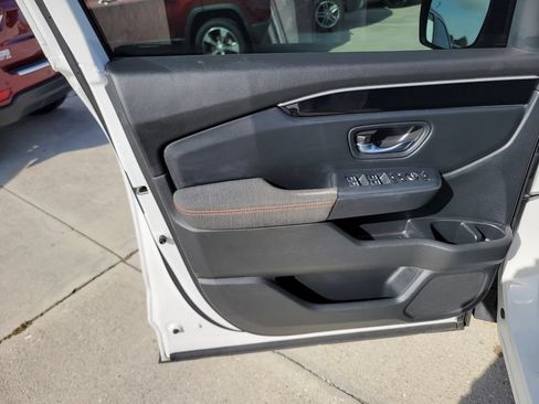 Used 2023 Honda Pilot Sport image 10