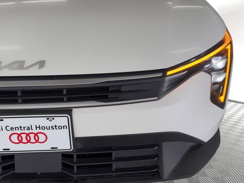 Used 2025 Kia K4 LXS image 11