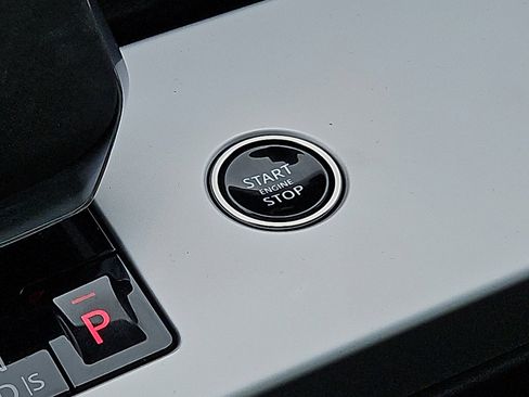 Used 2024 Land Rover Range Rover Long Wheelbase SE image 24