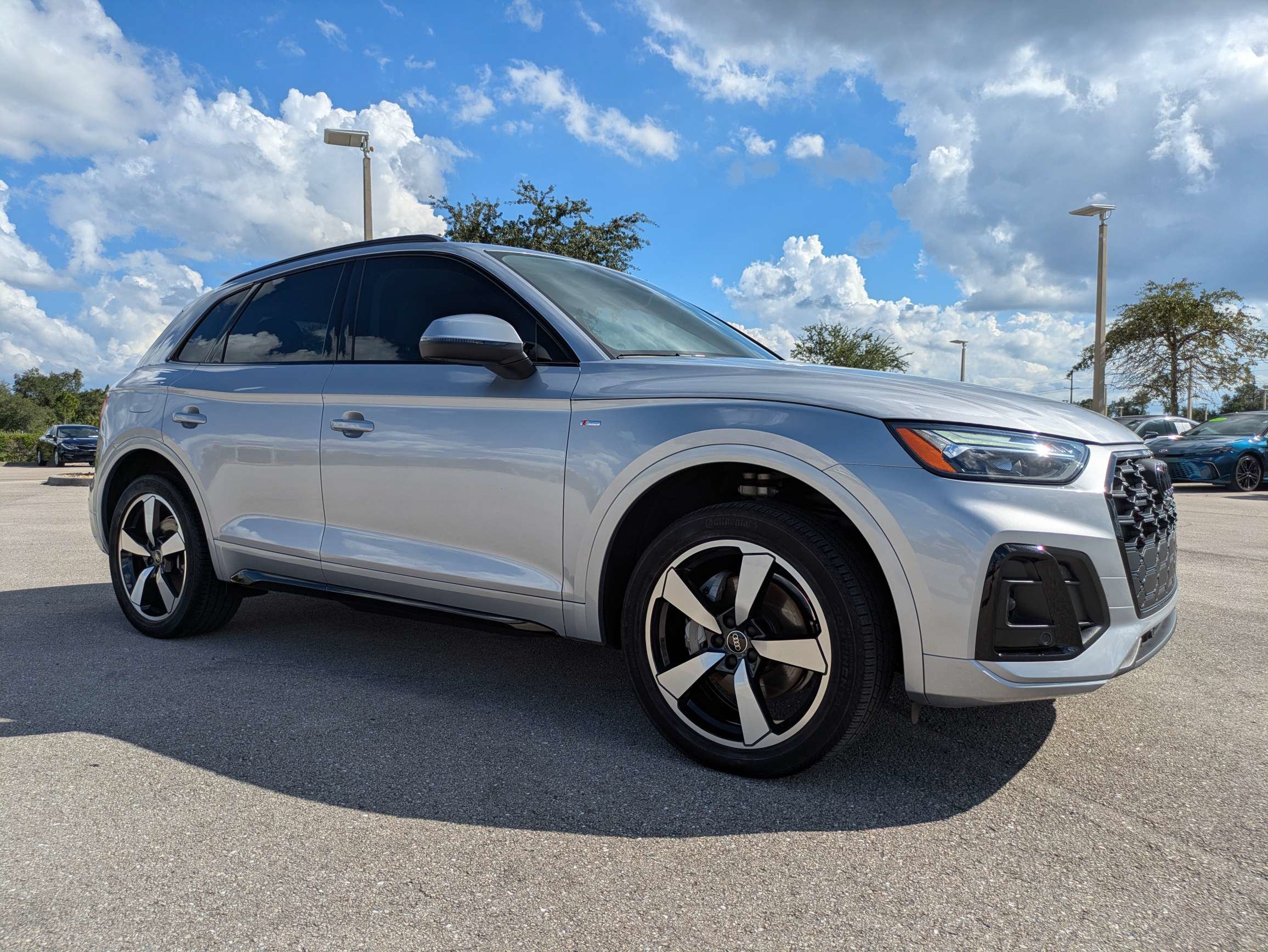 Used 2023 Audi Q5 2.0T Premium Plus w/ Premium Plus Package AWD/4WD image 2