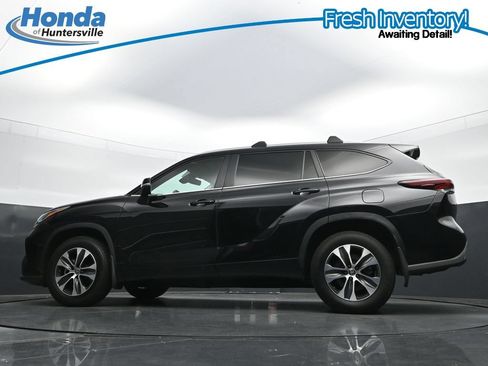 Used 2024 Toyota Highlander XLE AWD/4WD image 31