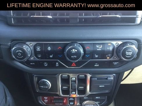 Used 2024 Jeep Gladiator Rubicon w/ Technology Group AWD/4WD image 29