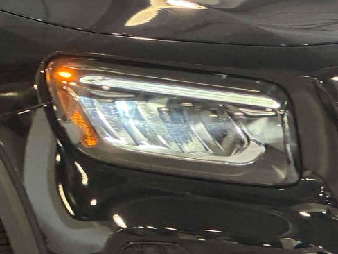 Used 2025 Mercedes-Benz GLB 250 4MATIC image 7