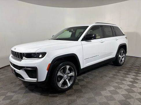 New 2026 Jeep Grand Cherokee Limited AWD/4WD image 3