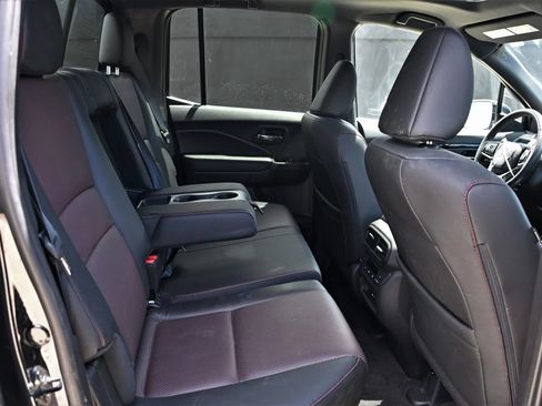 Used 2025 Honda Ridgeline Black Edition image 17