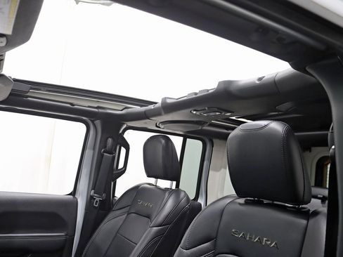 Used 2022 Jeep Wrangler Unlimited Sahara w/ Cold Weather Group image 29