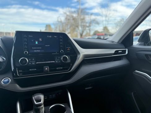 Used 2022 Toyota Highlander LE image 25
