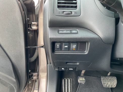 Used 2015 Nissan Altima 2.5 SV w/ Convenience Package image 16