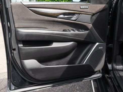 Used 2019 Cadillac Escalade Platinum image 15