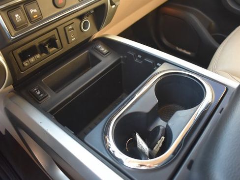 Used 2016 Nissan Titan SL image 27