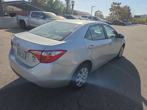 Used 2016 Toyota Corolla LE FWD image 5