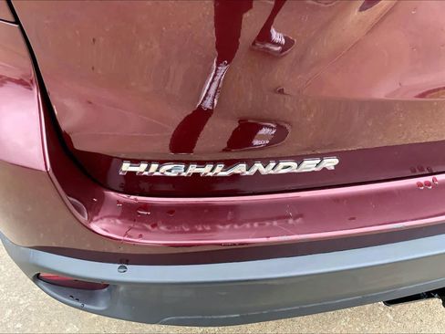 Used 2018 Toyota Highlander LE FWD image 10