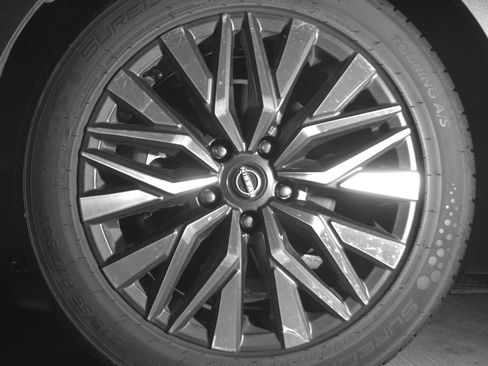 Used 2025 Nissan Altima 2.5 SV FWD image 12