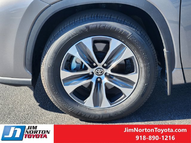 Used 2026 Toyota Highlander XLE AWD/4WD image 13