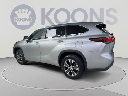 Used 2025 Toyota Highlander XLE AWD/4WD image 8
