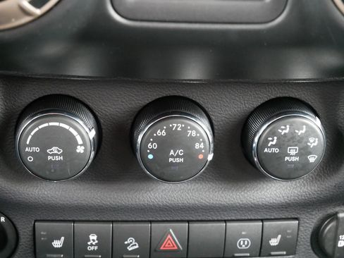 Used 2016 Jeep Wrangler Unlimited Sahara image 23