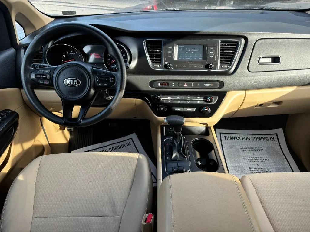 Used 2018 Kia Sedona LX FWD image 19