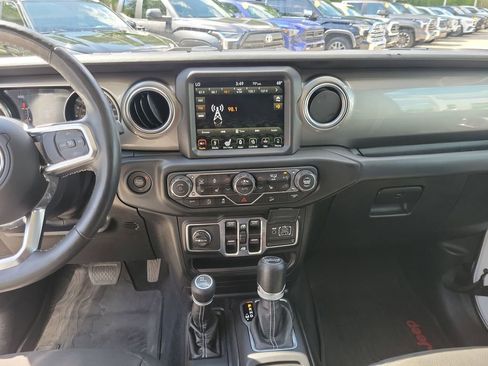 Used 2018 Jeep Wrangler Unlimited Sahara AWD/4WD image 22