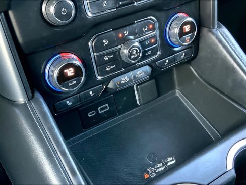 Used 2021 Chevrolet Suburban LT w/ LT Signature Package image 33