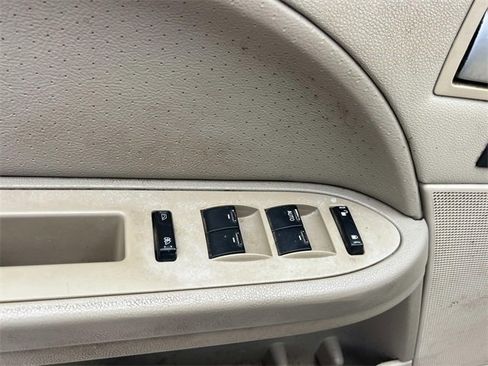 Used 2006 Ford Freestyle Limited image 24