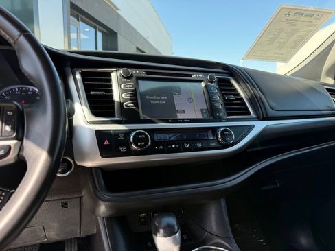 Used 2018 Toyota Highlander SE AWD/4WD image 26