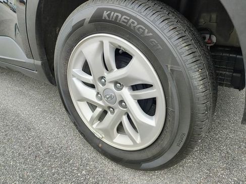 Used 2025 Hyundai Venue SE image 3