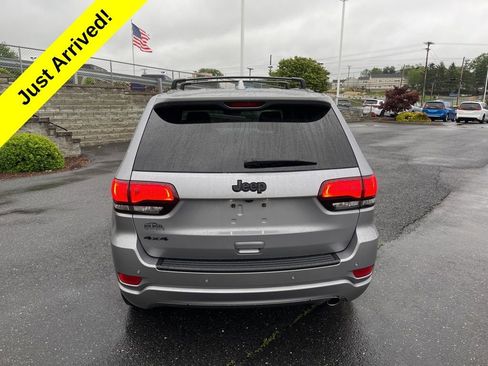Used 2020 Jeep Grand Cherokee Altitude AWD/4WD image 10