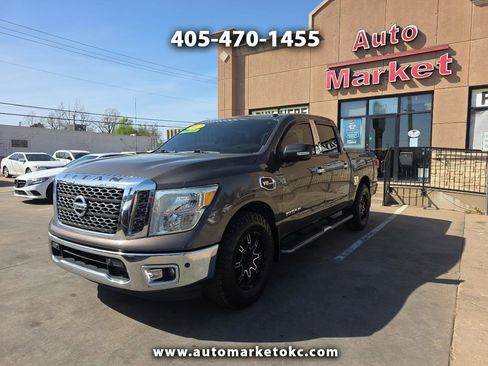 Used 2017 Nissan Titan SV image 1