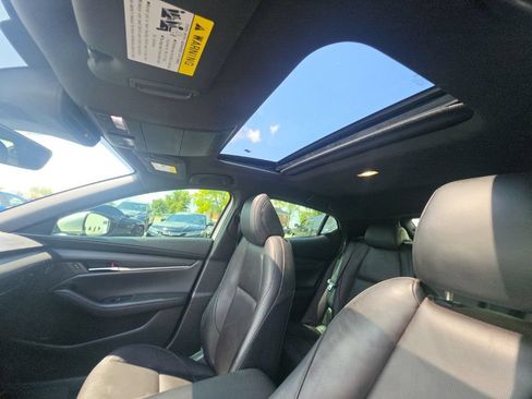 Used 2019 MAZDA MAZDA3 Hatchback FWD image 14