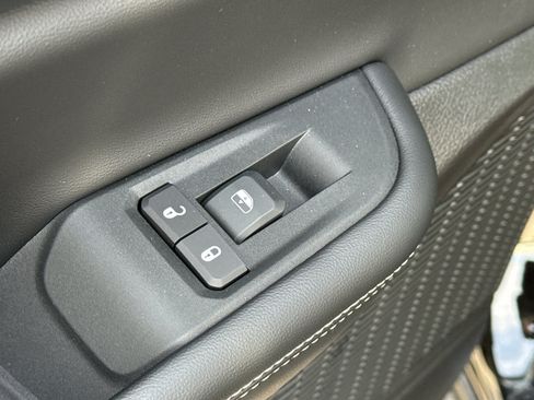 New 2025 Jeep Grand Cherokee L Altitude image 31