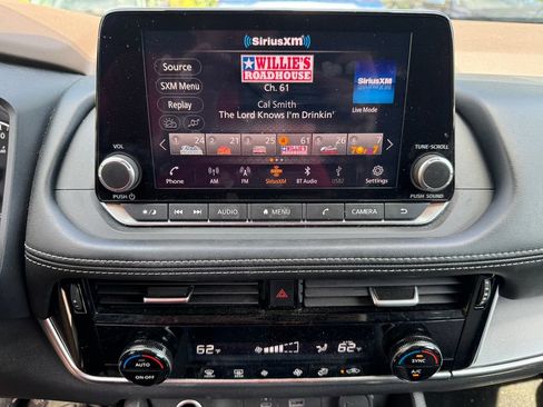 Used 2022 Nissan Rogue SV AWD/4WD image 16