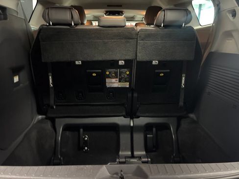 Used 2021 Toyota Sienna XLE FWD image 5