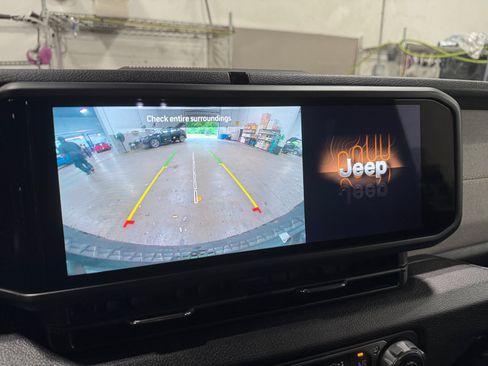 Used 2025 Jeep Wrangler Unlimited Sport AWD/4WD image 16