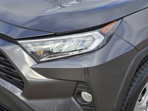 Used 2020 Toyota RAV4 XLE image 7