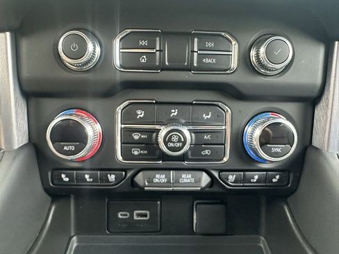 Used 2024 GMC Yukon SLT image 30