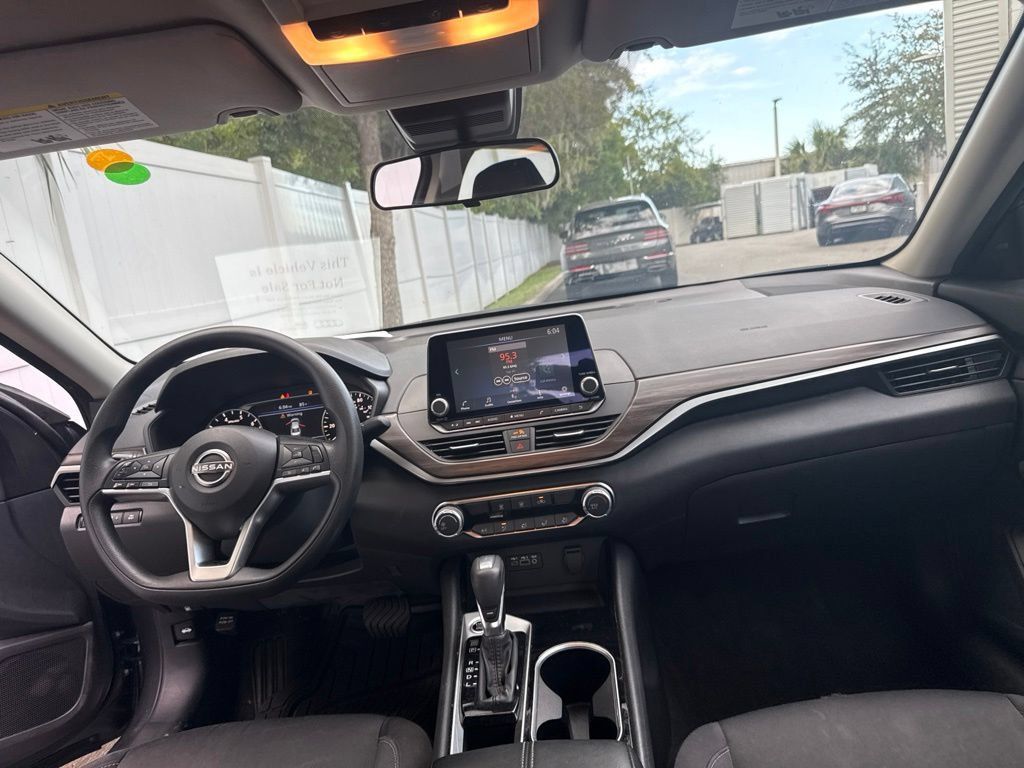 Used 2024 Nissan Altima 2.5 SV FWD image 23