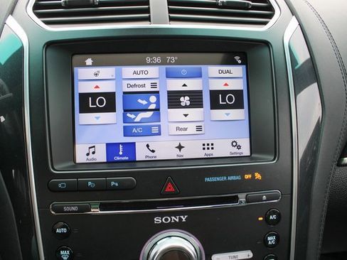 Used 2017 Ford Explorer Platinum image 24