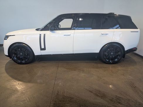 Used 2025 Land Rover Range Rover Long Wheelbase SE image 3