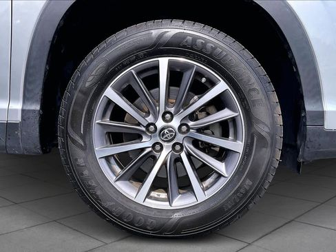 Used 2019 Toyota Highlander XLE image 10