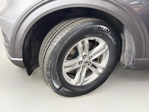 Used 2020 Ford Explorer XLT w/ Equipment Group 202A AWD/4WD image 37