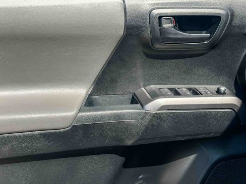 Used 2017 Toyota Tacoma SR5 w/ Tow Package image 16