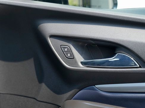 Used 2022 Chevrolet Bolt EUV Premier image 32