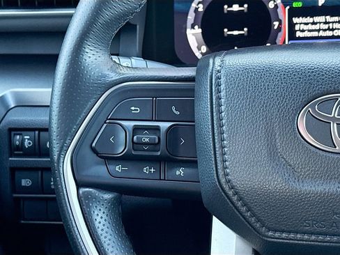 Used 2025 Toyota 4Runner TRD Off-Road image 11