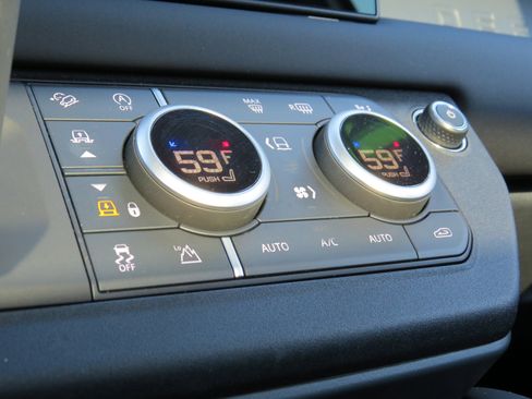 Used 2025 Land Rover Defender 110 X-Dynamic SE image 26