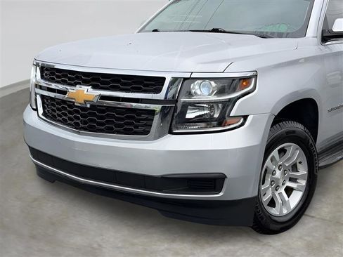 Used 2018 Chevrolet Suburban LT RWD image 6