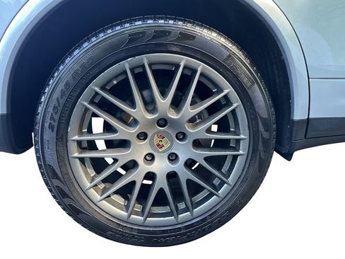 Used 2017 Porsche Cayenne Platinum Edition AWD/4WD image 10
